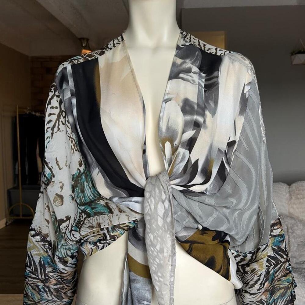 Chicos travelers collection silk blouse